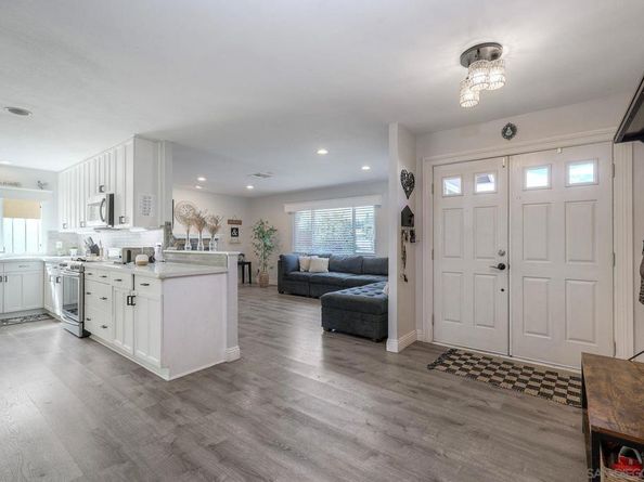 9945 Via Rita E, Santee CA 92071