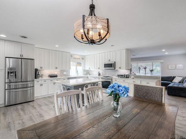 9945 Via Rita E, Santee CA 92071
