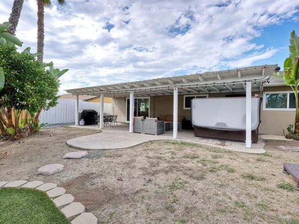 9945 Via Rita E, Santee CA 92071