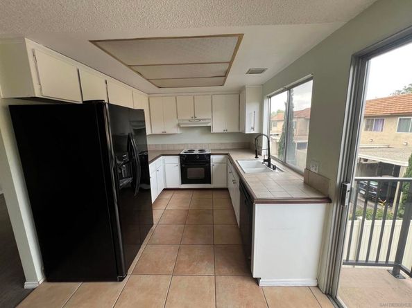 2772 Meadow Lark Dr, San Diego CA 92123