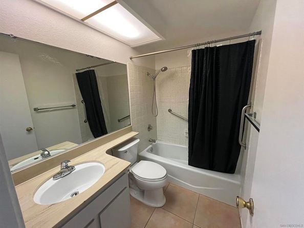 2772 Meadow Lark Dr, San Diego CA 92123