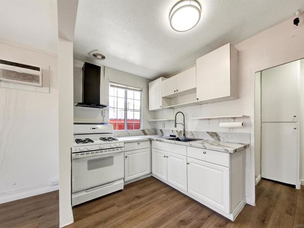 4221 23 Dwight St., San Diego CA 92105