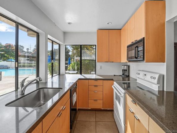 6655 Canyon Rim Row 208, San Diego CA 92111