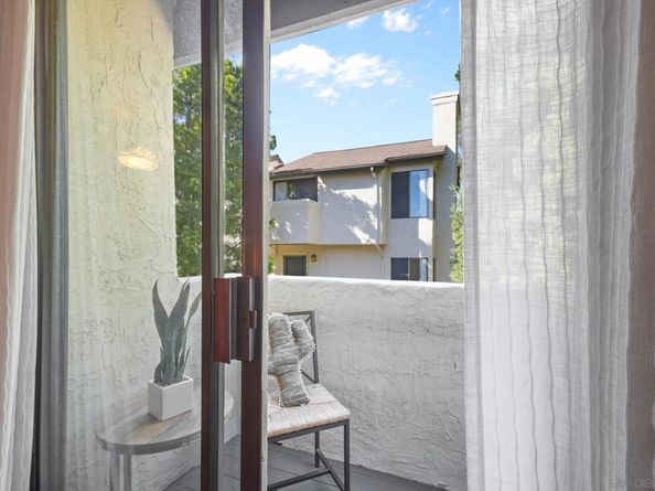 6655 Canyon Rim Row 208, San Diego CA 92111