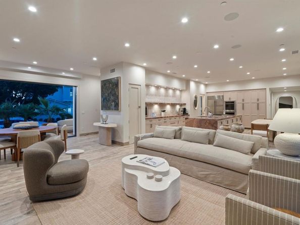 8477 El Paseo Grande, La Jolla CA 92037