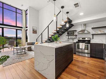 889 Date St