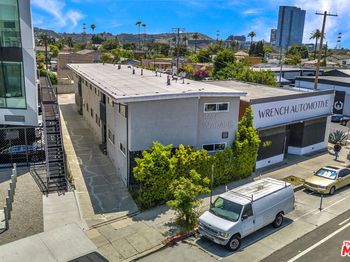 5614 W Adams Boulevard