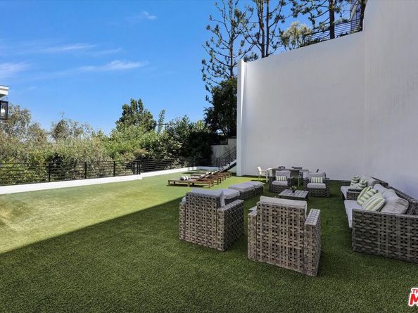 8526 Hollywood Boulevard, Los Angeles CA 90069