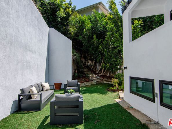 8155 Willow Glen Road, Los Angeles CA 90046