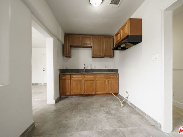 324 W 122nd Street, Los Angeles CA 90061