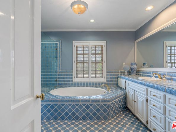 248 S Hudson Avenue, Los Angeles CA 90004