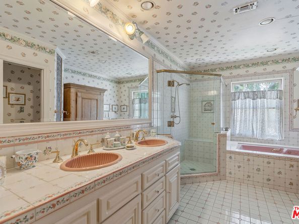 248 S Hudson Avenue, Los Angeles CA 90004