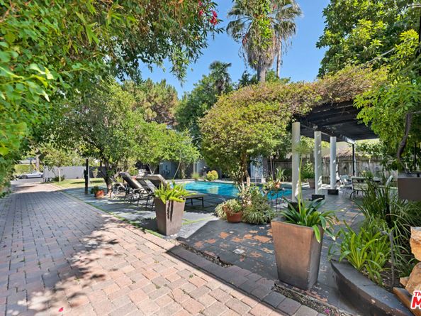 5341 Mecca Avenue, Tarzana CA 91356