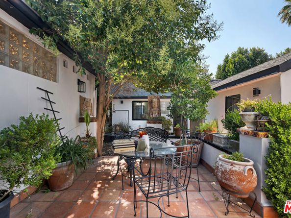 5341 Mecca Avenue, Tarzana CA 91356