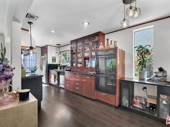 5341 Mecca Avenue, Tarzana CA 91356