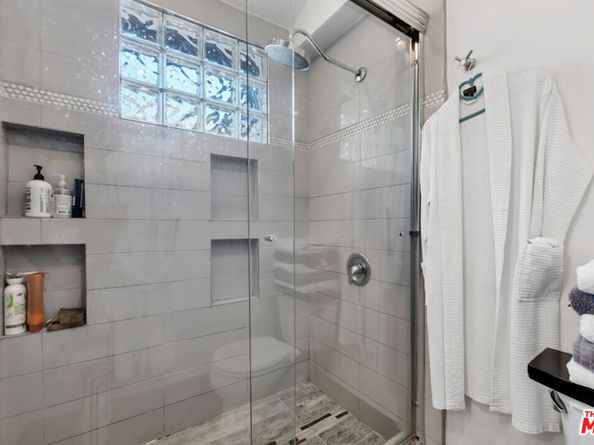 5341 Mecca Avenue, Tarzana CA 91356