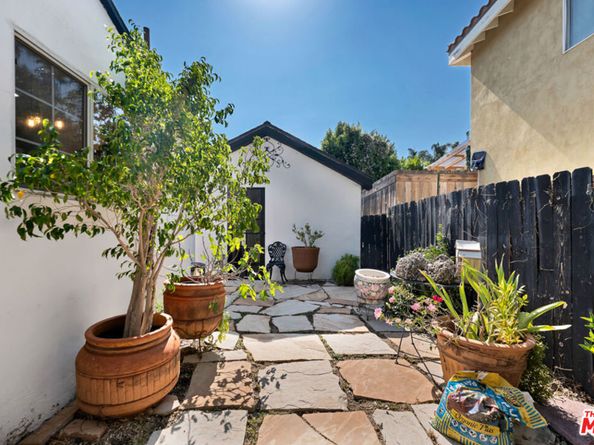 5341 Mecca Avenue, Tarzana CA 91356