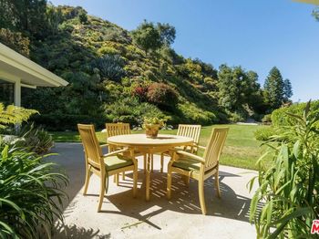 1726 Stone Canyon Road