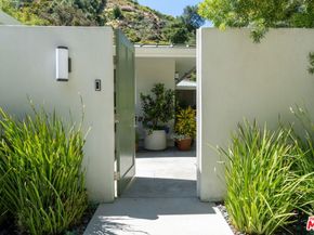 1726 Stone Canyon Road, Los Angeles CA 90077