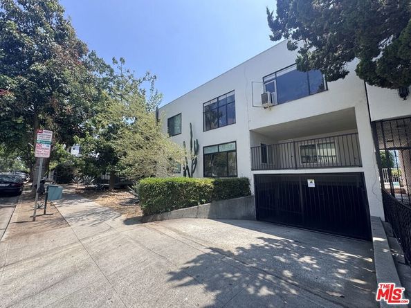 8220 Norton Avenue, West Hollywood CA 90046
