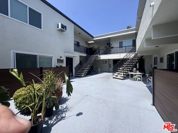 8220 Norton Avenue, West Hollywood CA 90046