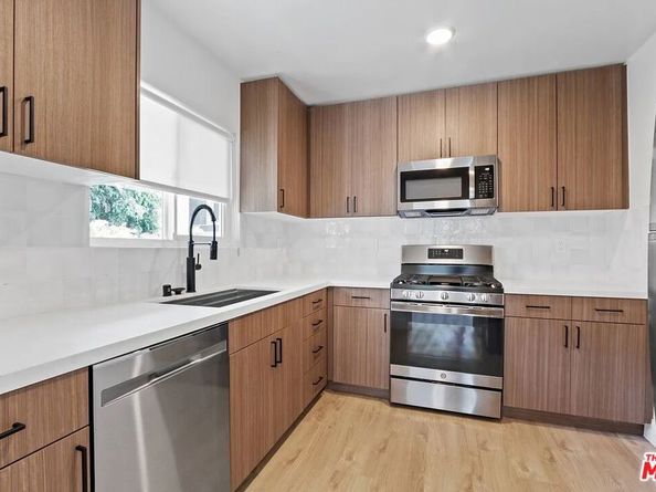 8220 Norton Avenue, West Hollywood CA 90046