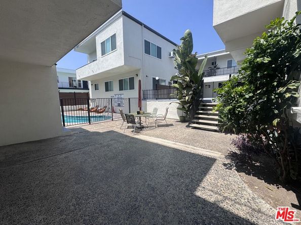 8220 Norton Avenue, West Hollywood CA 90046