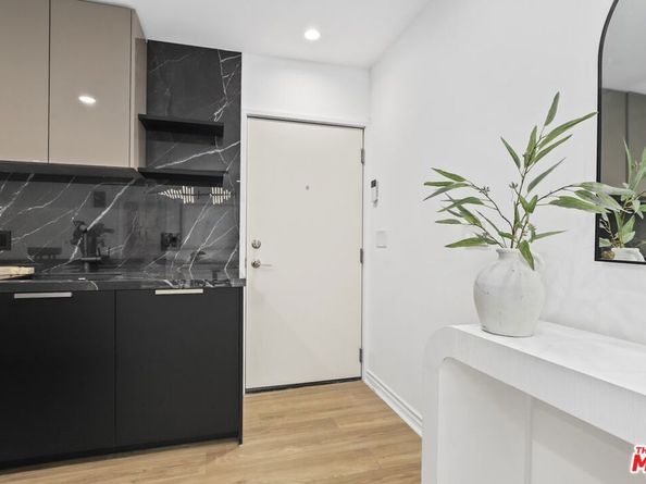 1233 N Laurel Avenue 109, West Hollywood CA 90046