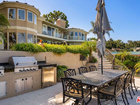 7833 Torreyson Drive, Los Angeles CA 90046