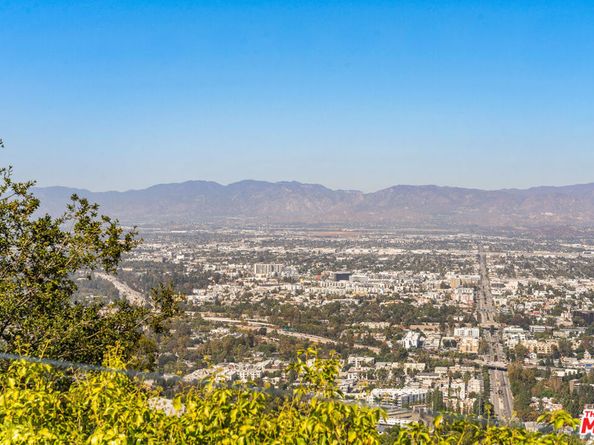 7833 Torreyson Drive, Los Angeles CA 90046