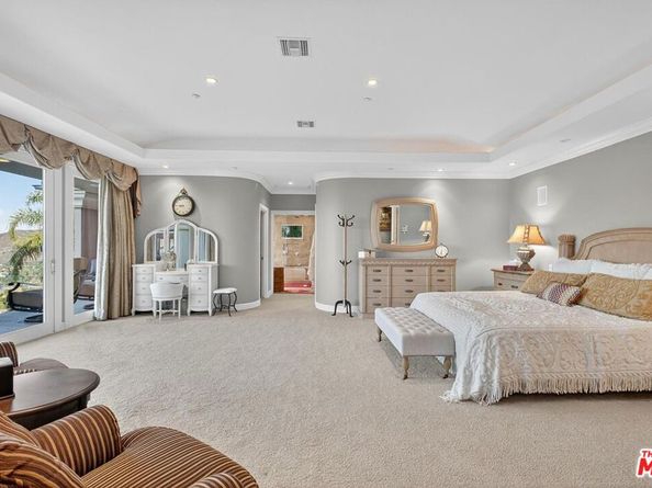 7833 Torreyson Drive, Los Angeles CA 90046