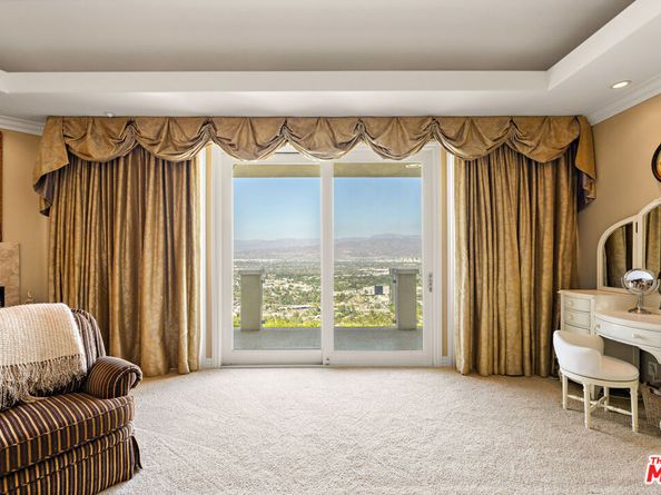 7833 Torreyson Drive, Los Angeles CA 90046