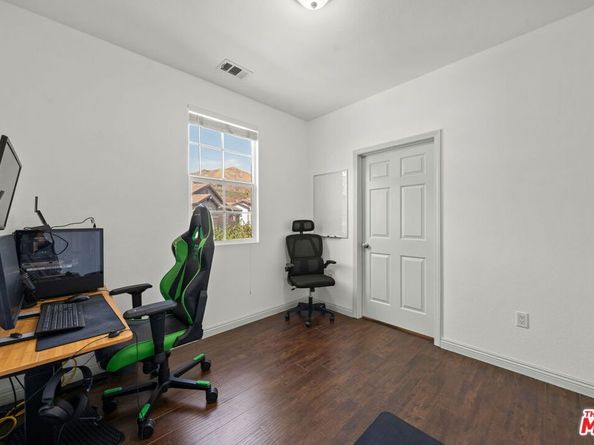 16730 Nicklaus Drive 51, Sylmar CA 91342