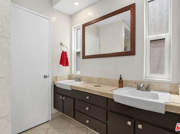 322 E Spruce Avenue E, Inglewood CA 90301