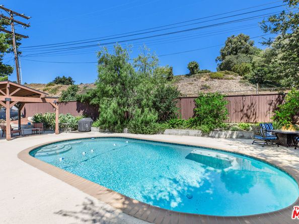 3427 Paraiso Way, La Crescenta CA 91214