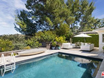 8704 Hollywood Hills Road