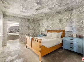 8704 Hollywood Hills Road, Los Angeles CA 90046