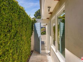 8704 Hollywood Hills Road, Los Angeles CA 90046