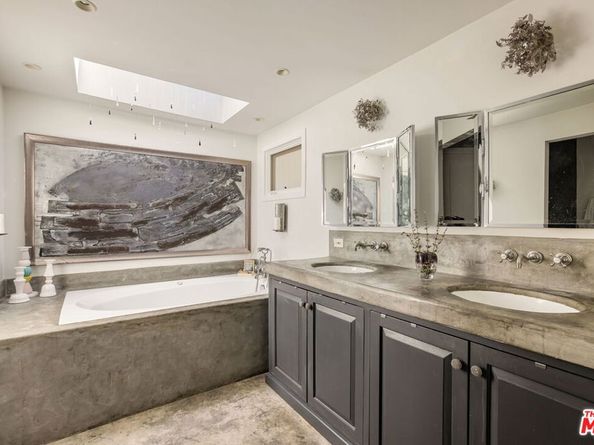 8704 Hollywood Hills Road, Los Angeles CA 90046