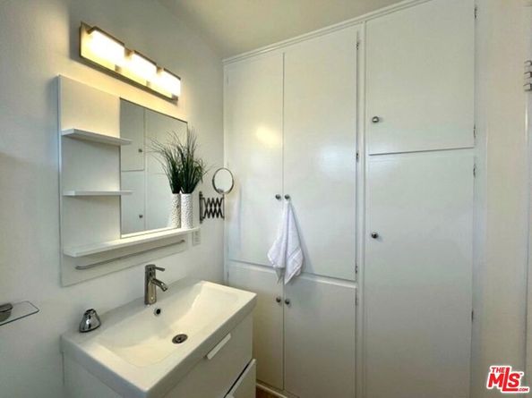 1453 S Westgate Avenue, Los Angeles CA 90025