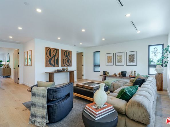 11559 La Maida Street, Valley Village CA 91601