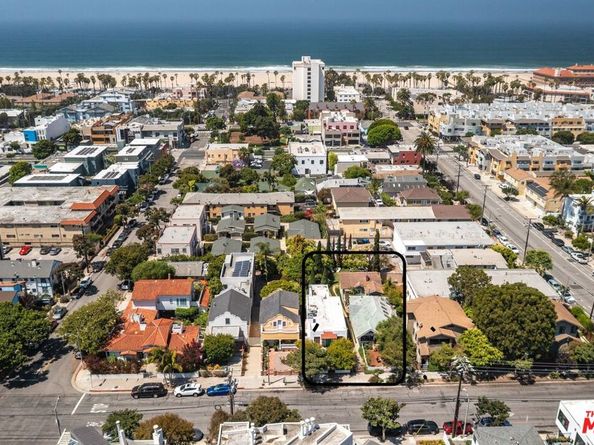 2116 3rd Street, Santa Monica CA 90405