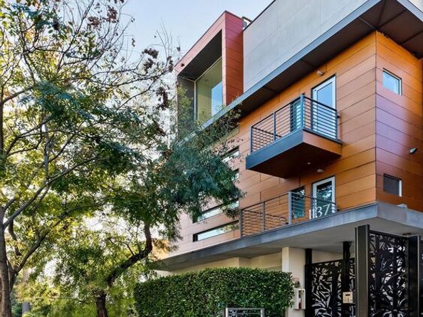 1137 Hacienda Place 104, West Hollywood CA 90069