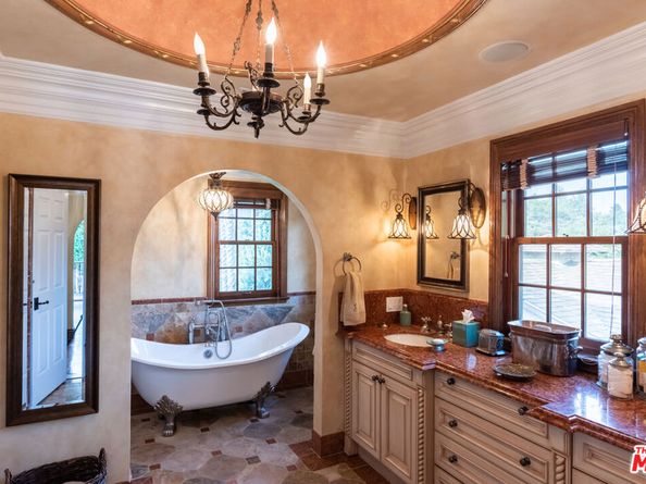 1436 San Vicente Boulevard, Santa Monica CA 90402