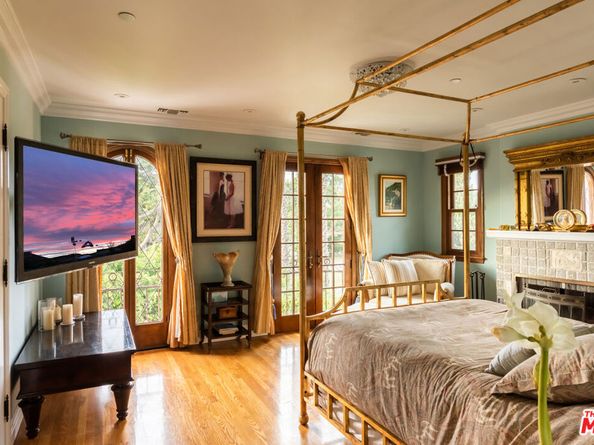 1436 San Vicente Boulevard, Santa Monica CA 90402