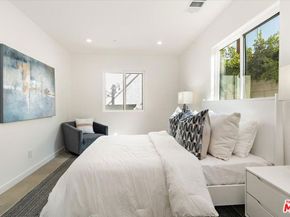 2700 S Palm Grove Avenue, Los Angeles CA 90016