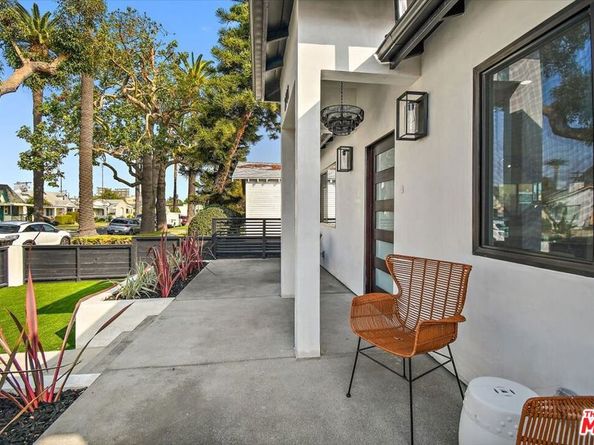 2700 S Palm Grove Avenue, Los Angeles CA 90016