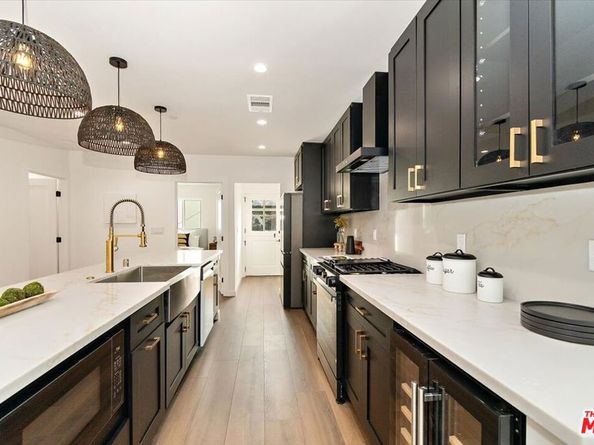 2700 S Palm Grove Avenue, Los Angeles CA 90016