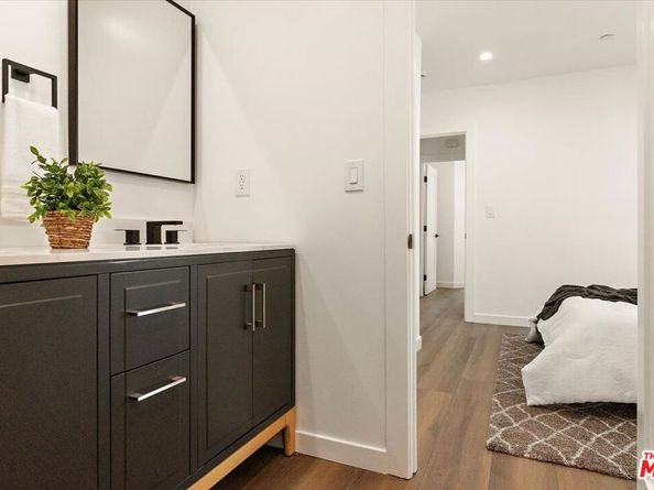 2700 S Palm Grove Avenue, Los Angeles CA 90016