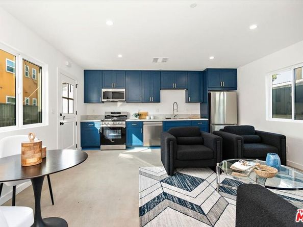 2700 S Palm Grove Avenue, Los Angeles CA 90016
